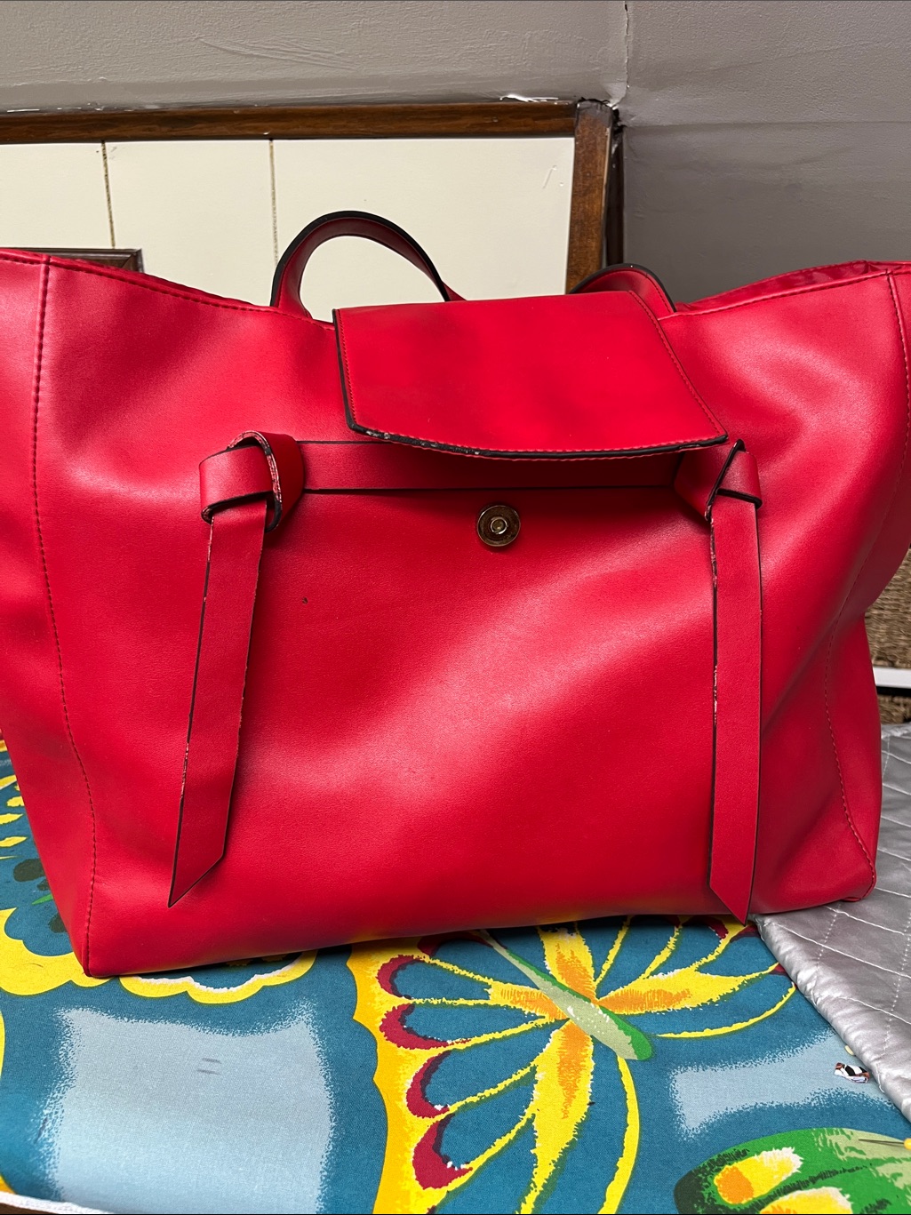 Elizabeth Arden Bright Red Tote With Flap Elizabeth Arden Bright Red Tote With Flap